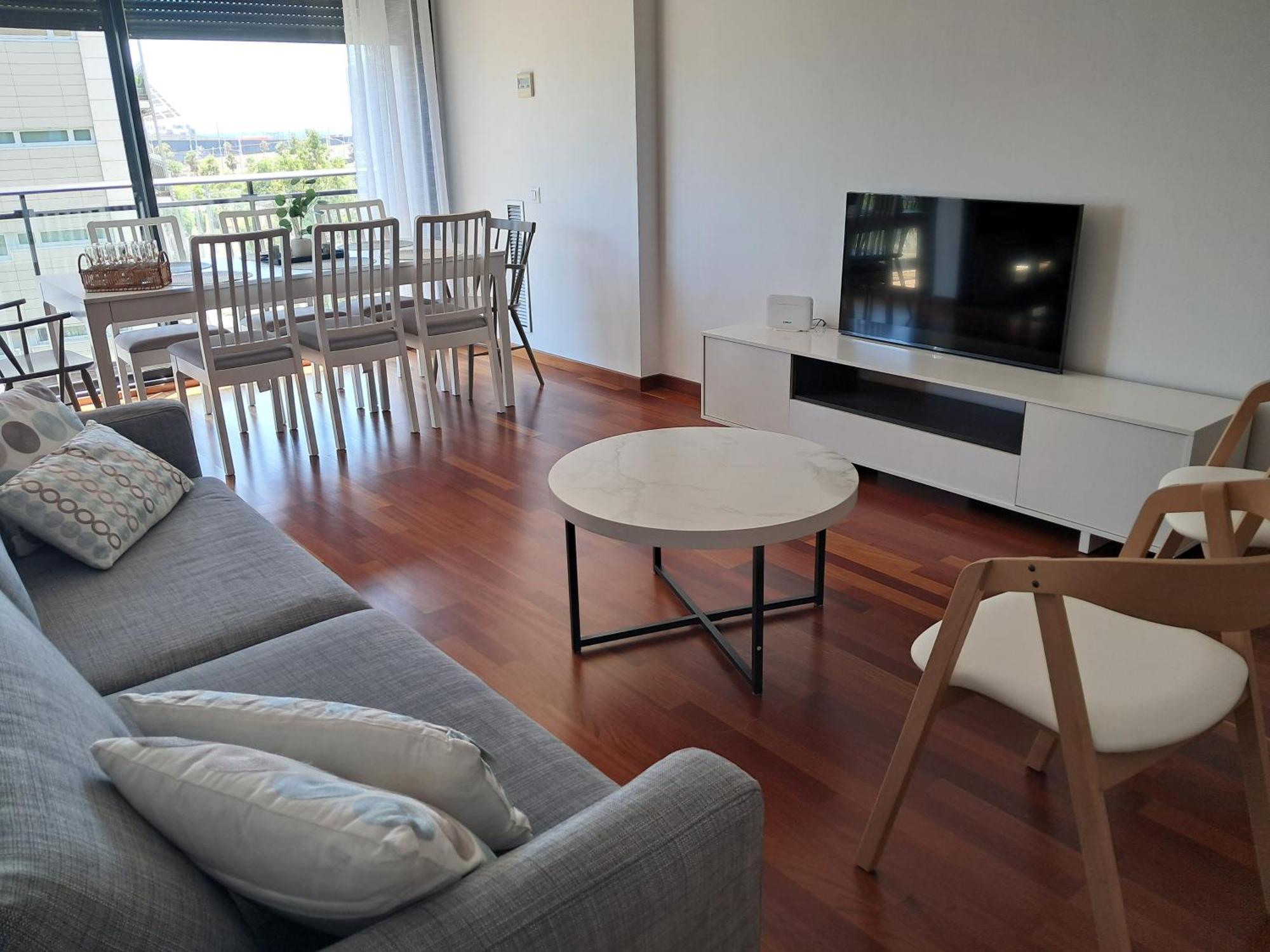 Modern Apartment, With Parking, Close To The Beach!! Сан-Адриан-де-Бесос Экстерьер фото