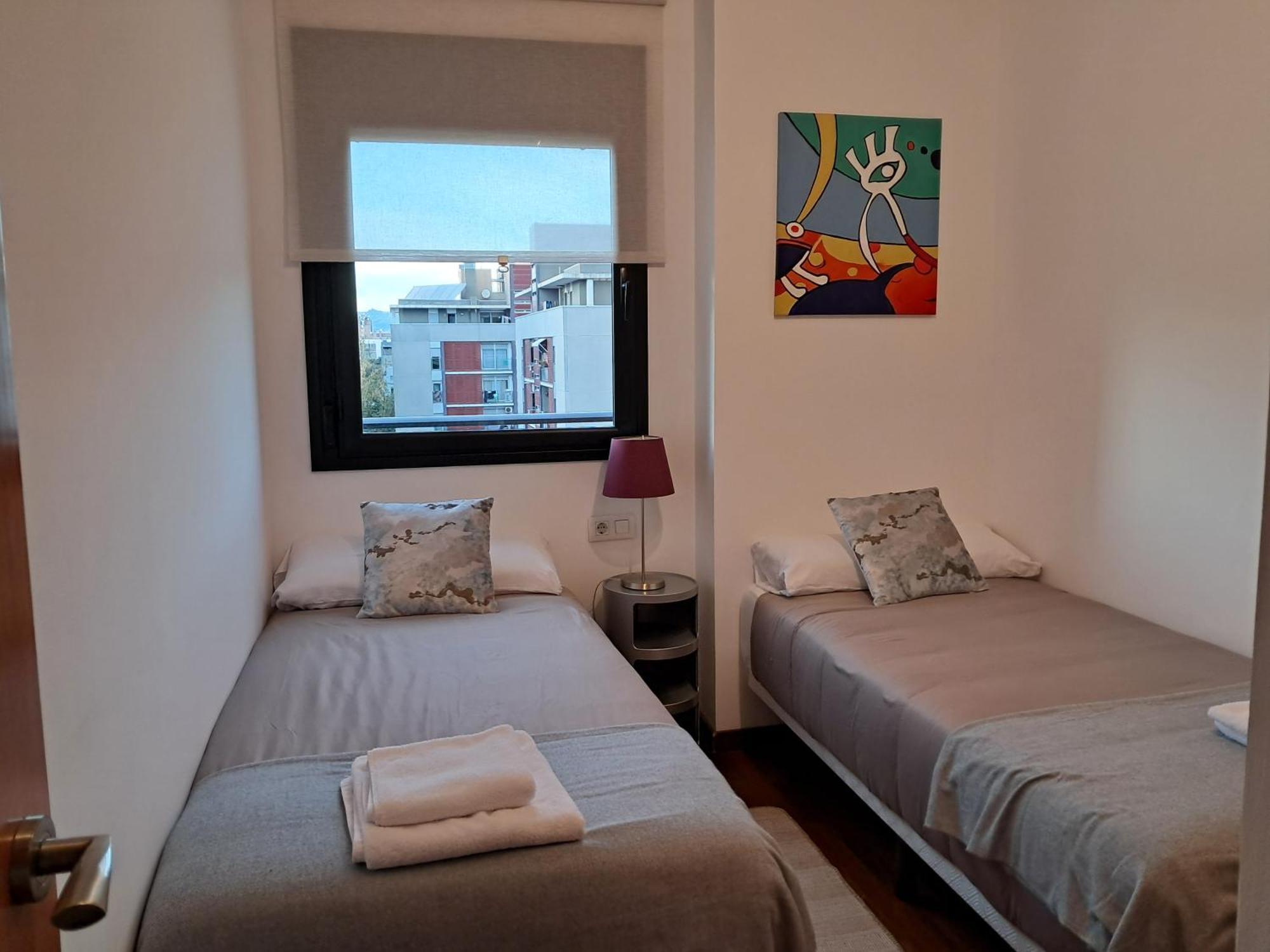 Modern Apartment, With Parking, Close To The Beach!! Сан-Адриан-де-Бесос Экстерьер фото