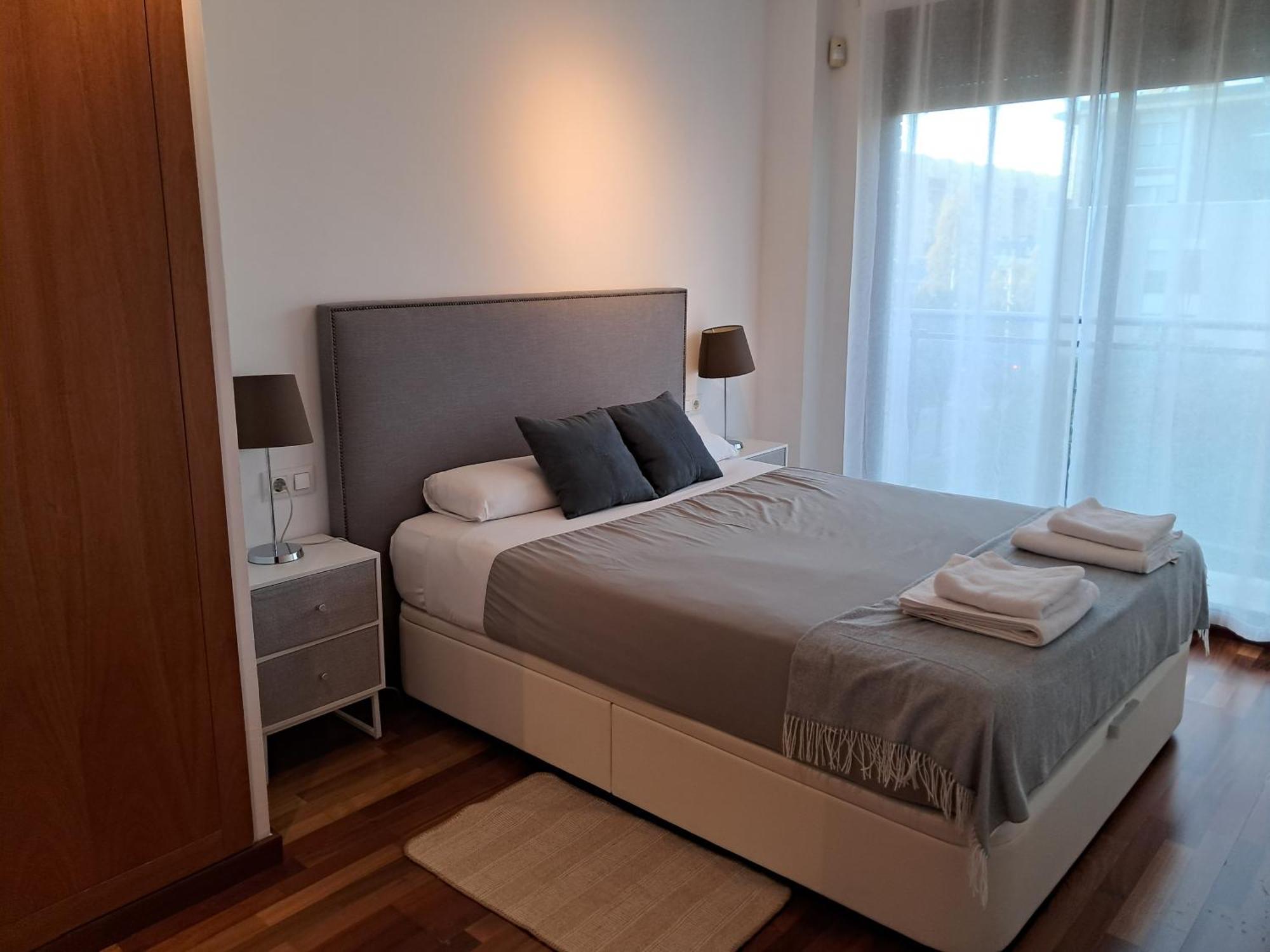 Modern Apartment, With Parking, Close To The Beach!! Сан-Адриан-де-Бесос Экстерьер фото
