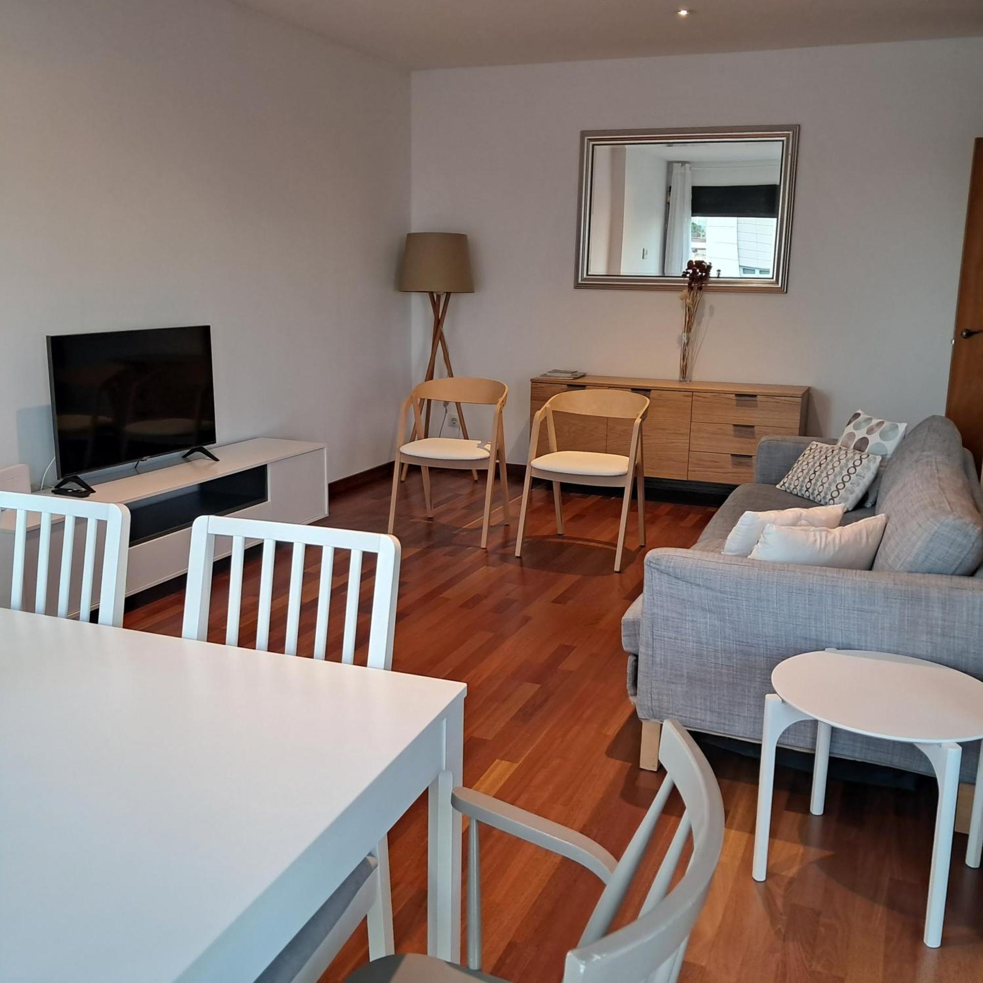 Modern Apartment, With Parking, Close To The Beach!! Сан-Адриан-де-Бесос Экстерьер фото