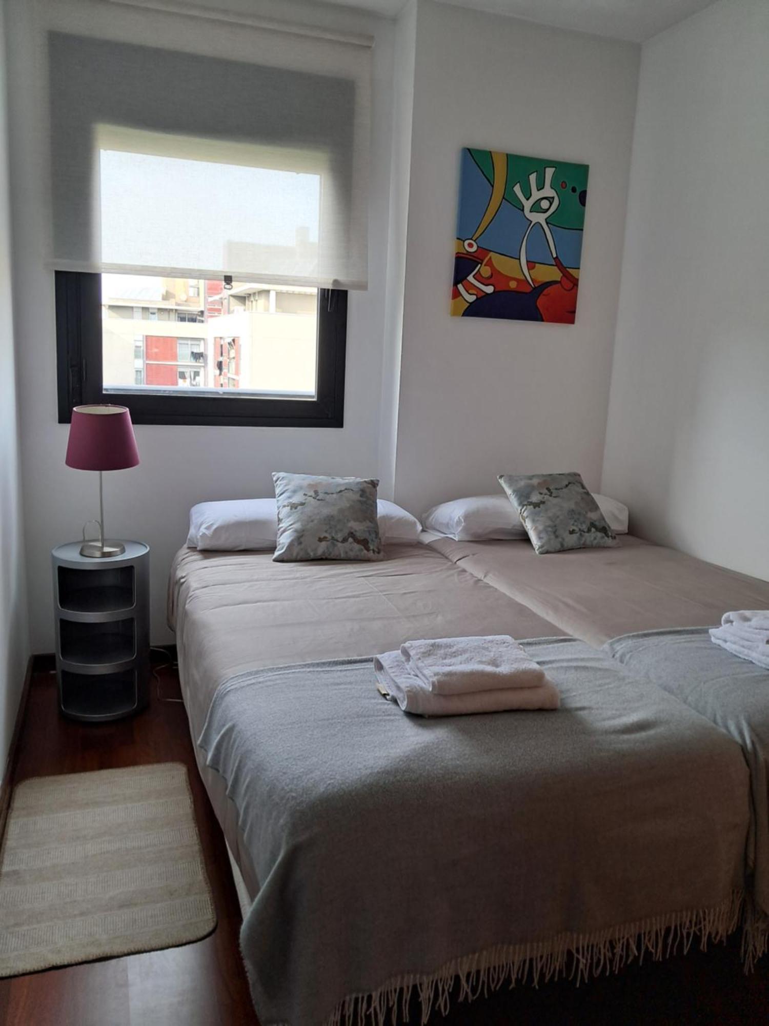 Modern Apartment, With Parking, Close To The Beach!! Сан-Адриан-де-Бесос Экстерьер фото